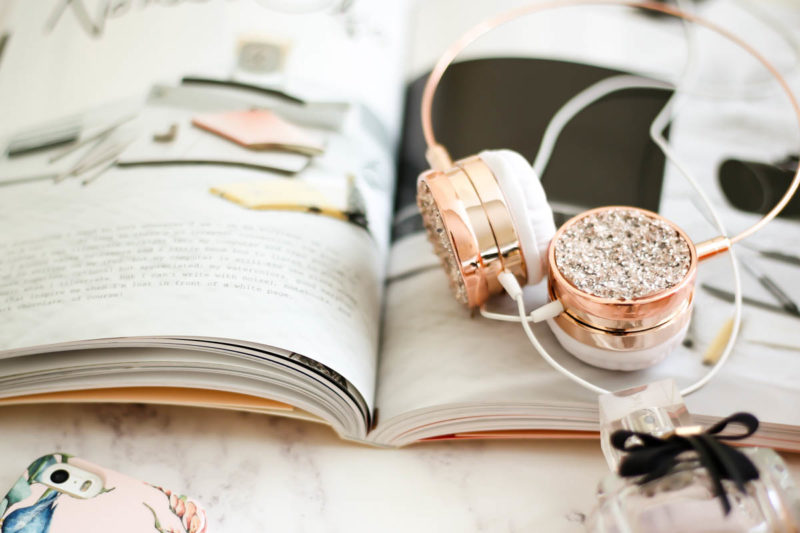 My Workday Essentials | feat rosegold headphones